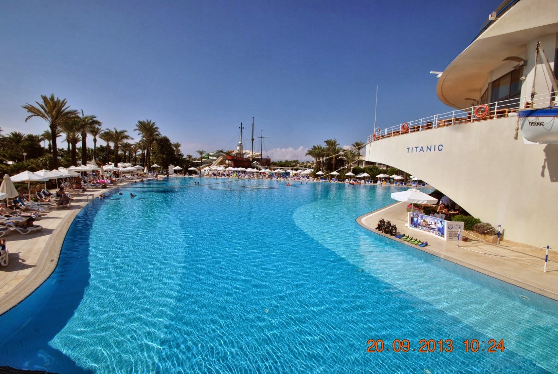 imagini hotel TITANIC LARA